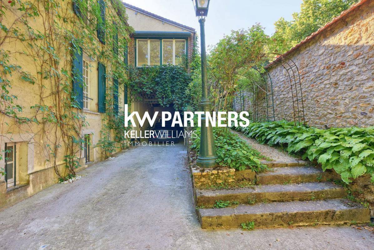 Image de l'annonce VENTE d'une maison F8 (351 m²) à…