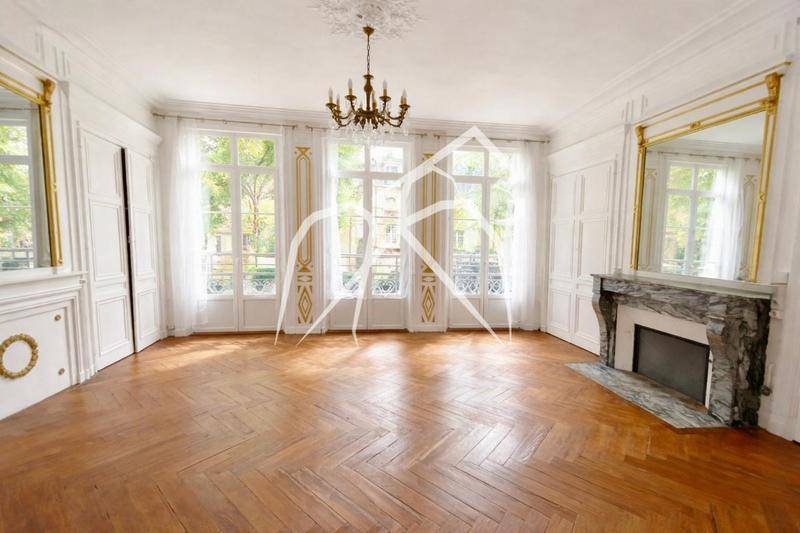 Image de l'annonce Studio haussmannien d'exception – Place de la…