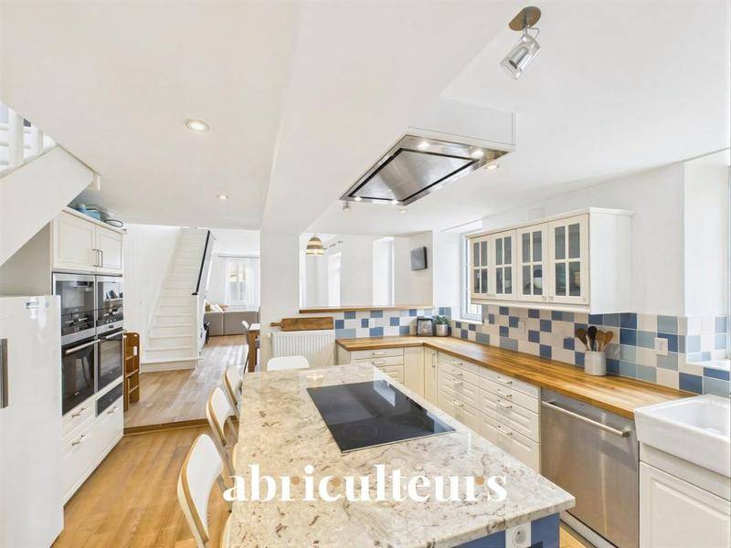 Image de l'annonce Élegante maison de ville de 135m² en…