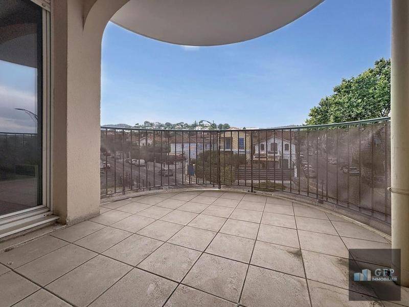 Image de l'annonce HYÈRES – Appartement T2 avec terrasse et…