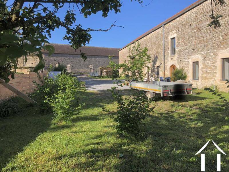 Image de l'annonce Maison de village avec écuries, granges et…