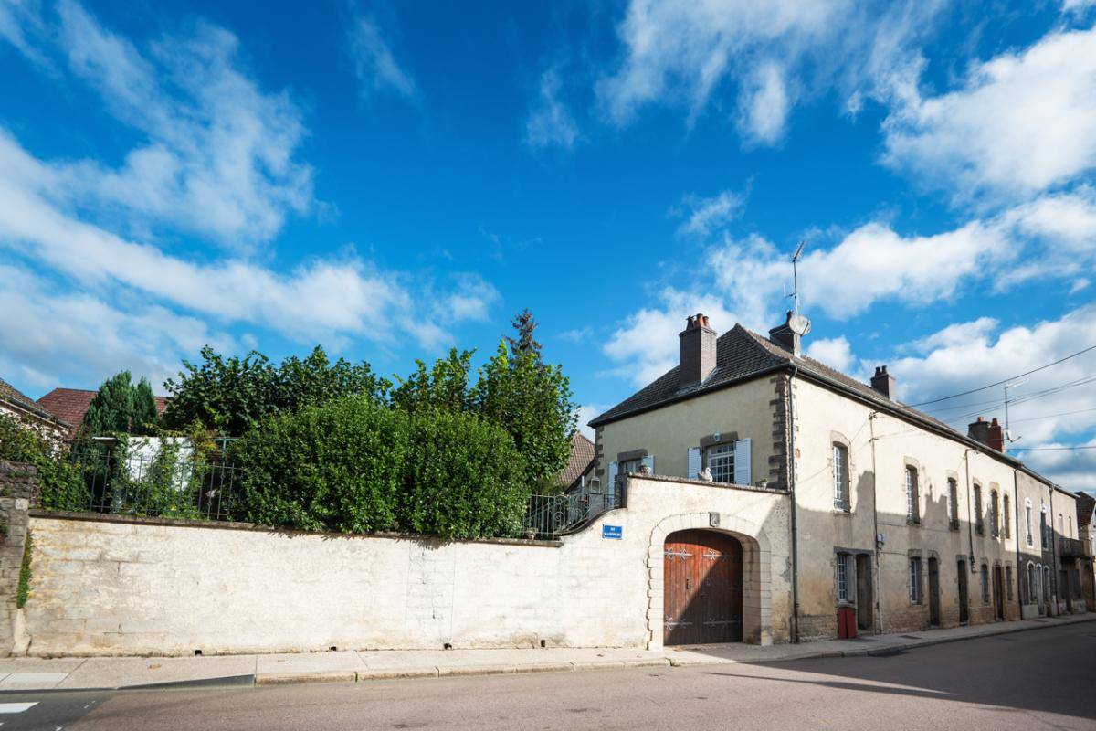 Image de l'annonce Maison avec deux appartements, jardin et grange