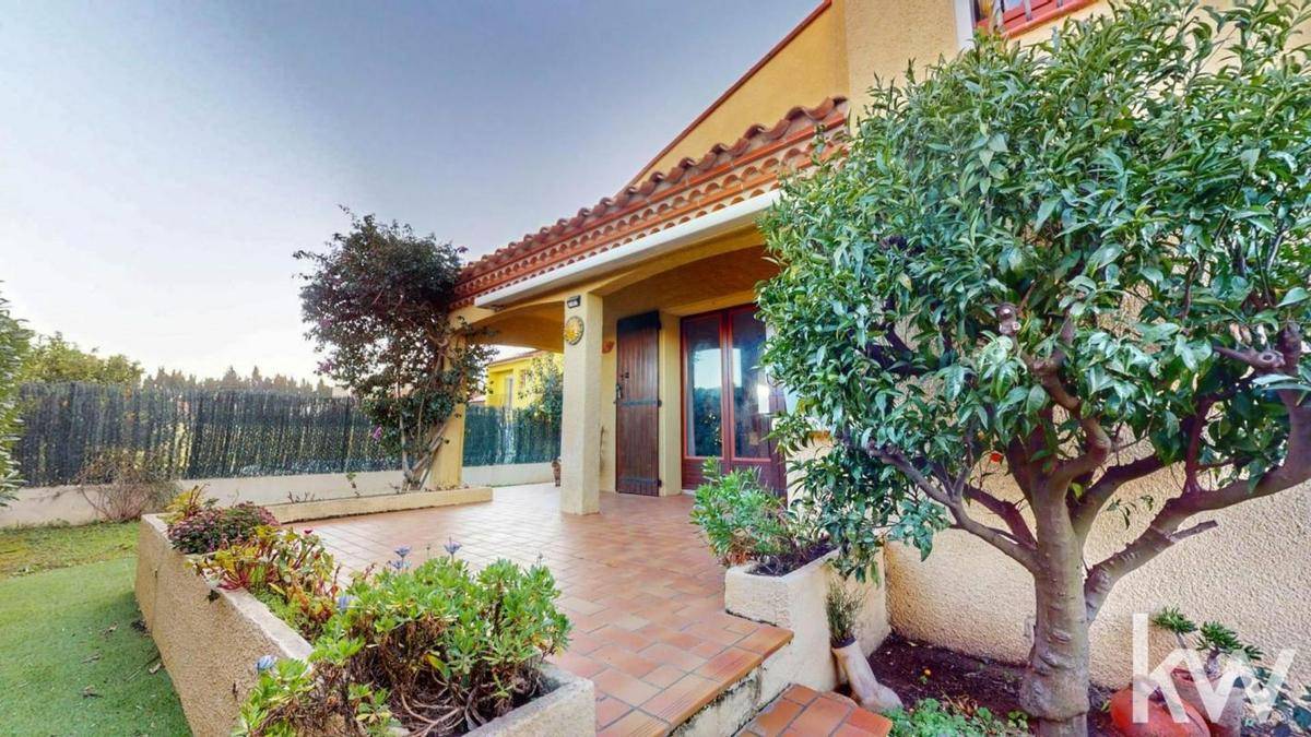 Image de l'annonce CANTIE - Grande villa avec jardin -…