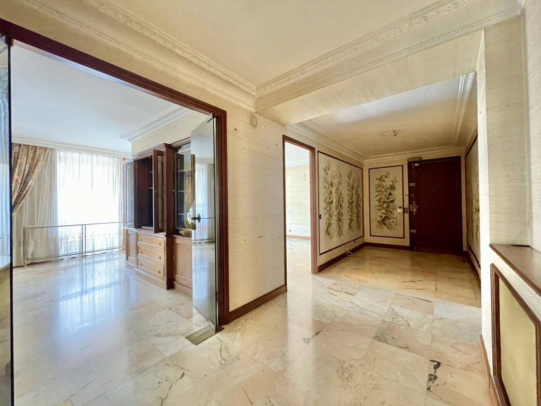 Image de l'annonce À Vendre : Appartement de 205 m2…