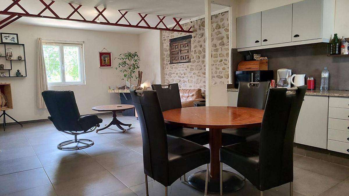 Image de l'annonce Rare, Hangar aménagé avec appartement lumineux !