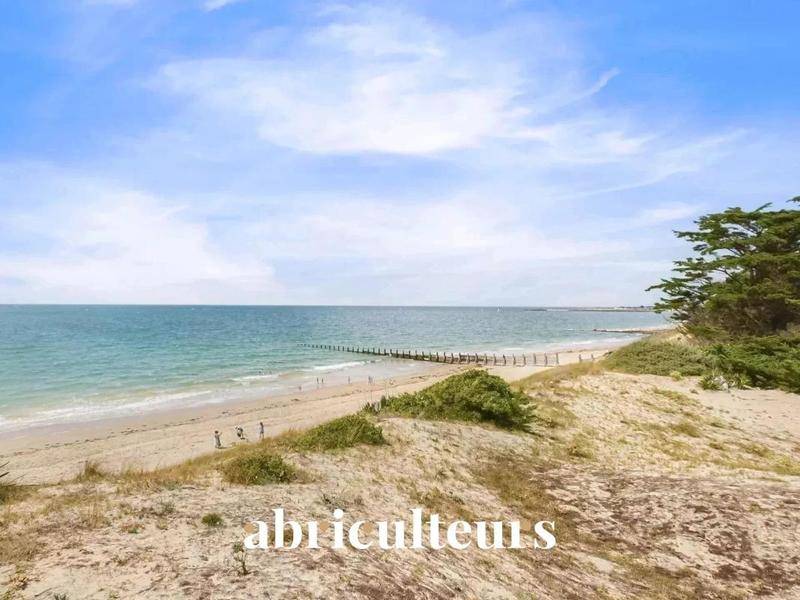 Image de l'annonce Grande villa de 200m² en front de…