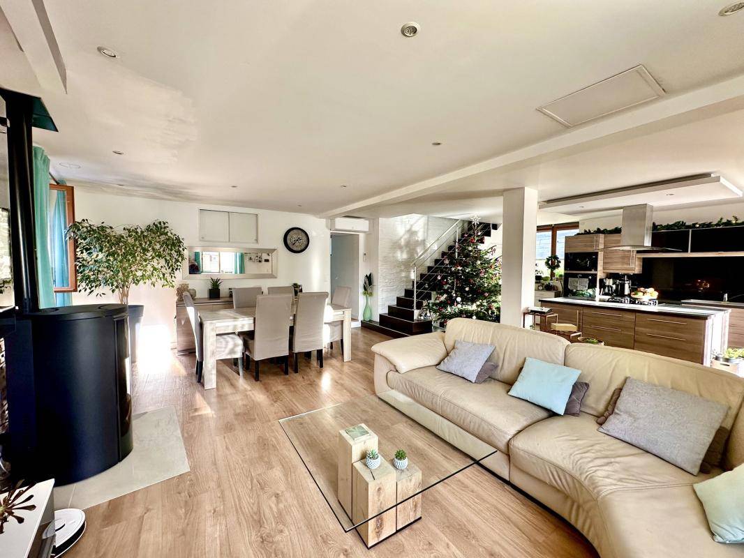 Image de l'annonce LEUDEVILLE- Maison de 140m2, 4 chambres, garage,…