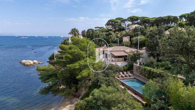 Image de l'annonce Villa moderne avec piscine et plage privée…