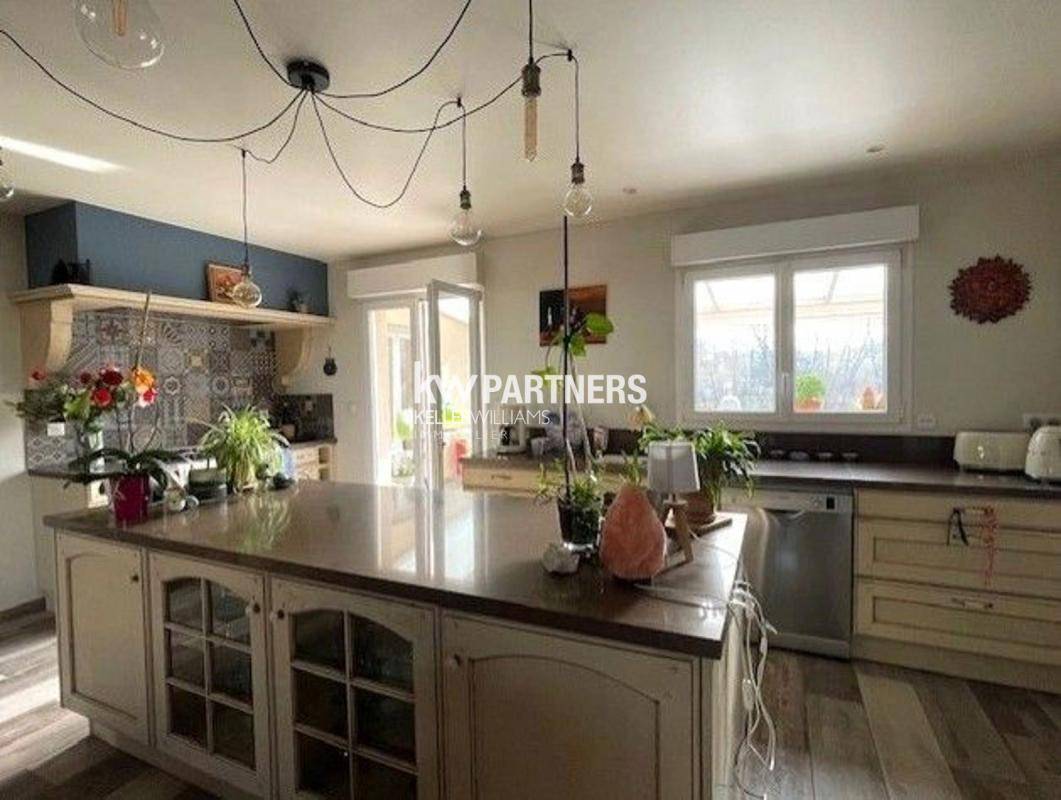 Image de l'annonce VENTE d'une maison de 8 pièces (218…