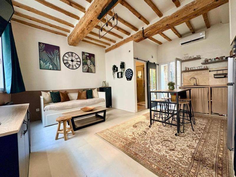 Image de l'annonce Studio rénové et meublé avec cour commune…