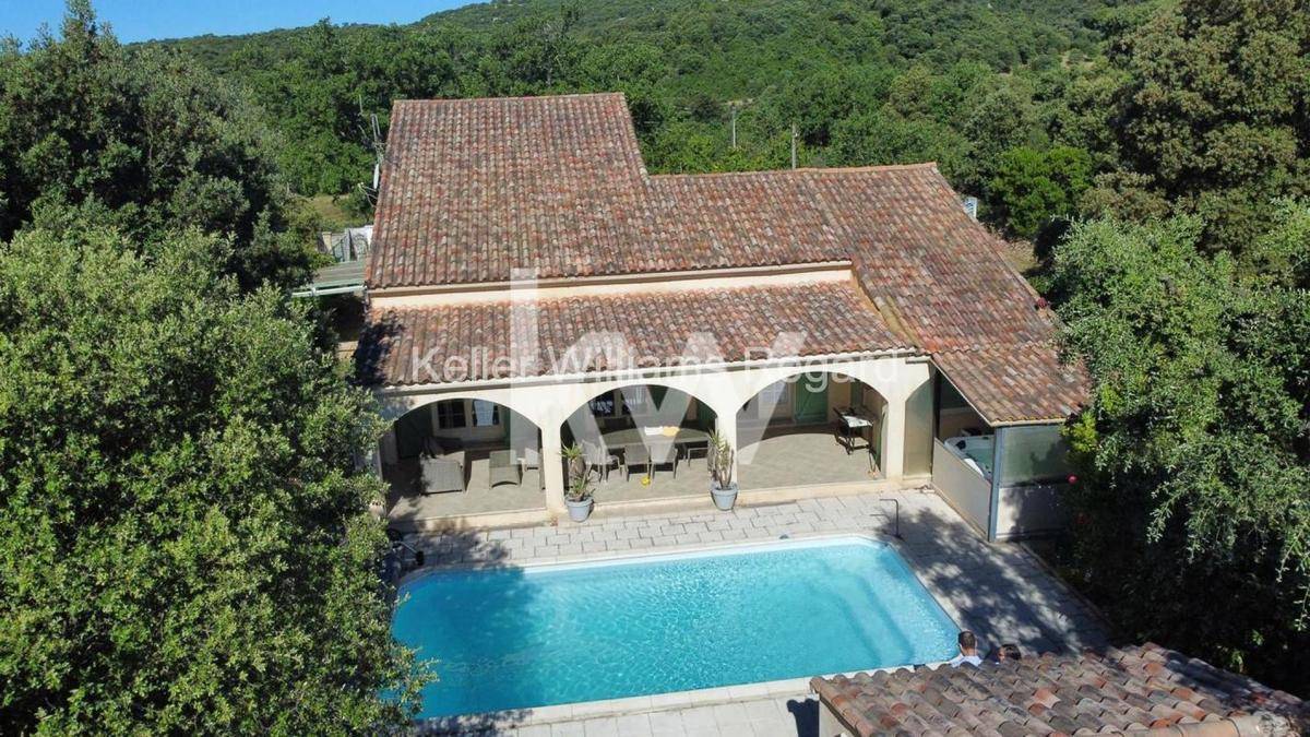 Image de l'annonce Maison de 180 m2 avec piscine et…
