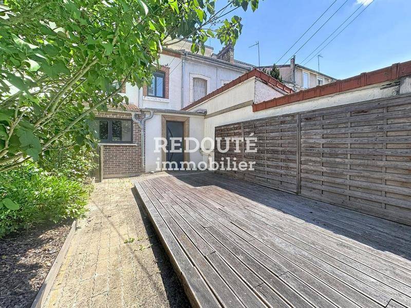 Image de l'annonce À VENDRE: CHARMANTE MAISON AVEC EXTERIEUR- CENTRE-VILLE