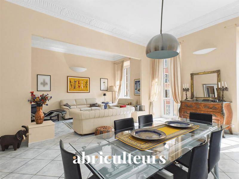 Image de l'annonce Superbe appartement traversant rénové en vente À…
