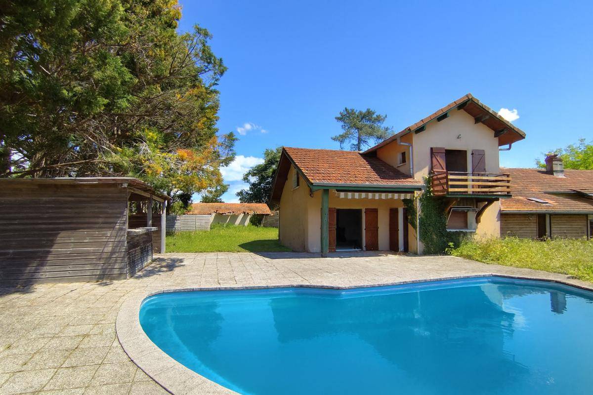 Image de l'annonce AUREILHAN Sur 1380 m², Grande maison de…