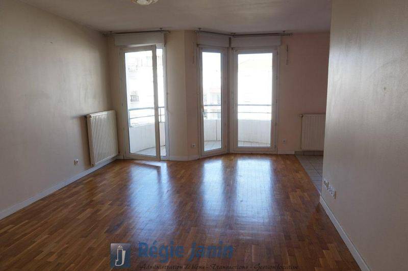 Image de l'annonce F3-BALCON - 17 RUE DU PRESBYTERE-LYON 8