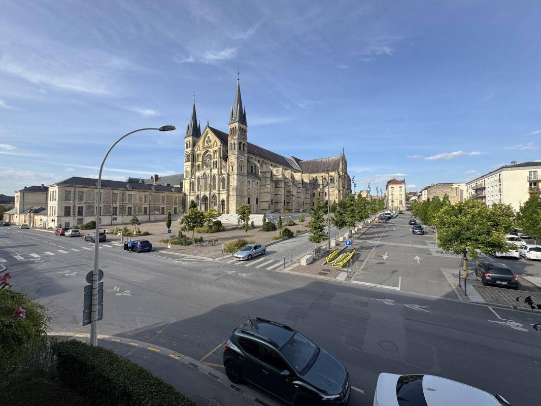 Image de l'annonce Appartement avec balcon et vue Basilique -…