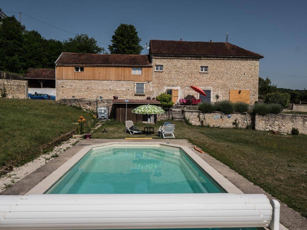 Image de l'annonce Maison confortable avec piscine et 6 chambres