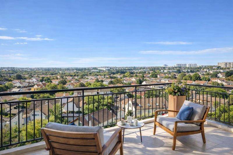 Image de l'annonce 3 PIECES TRAVERSANT AVEC BALCONS