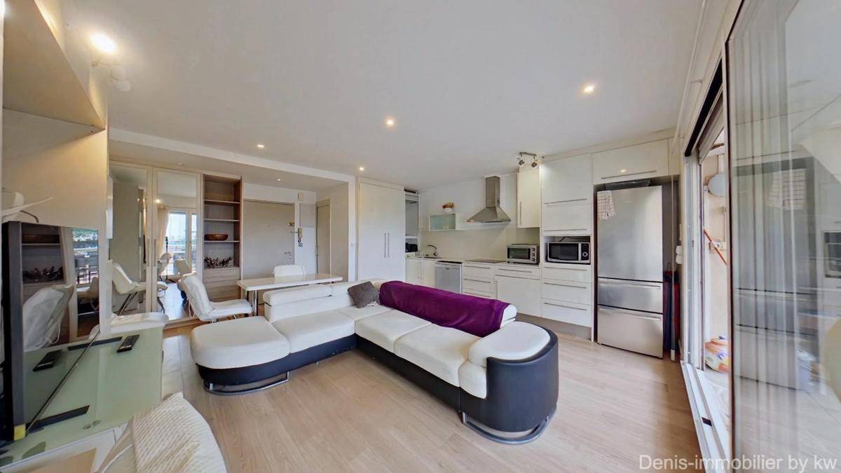 Image de l'annonce Saint-Cyprien – Le port comme décor, la…