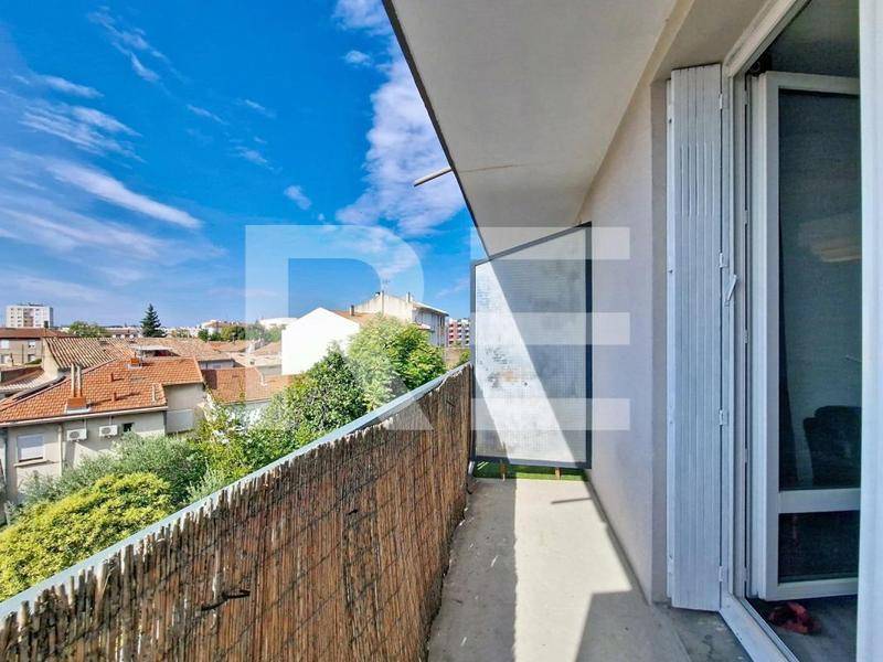 Image de l'annonce Apt T2 balcons avec 1 chambre, une…