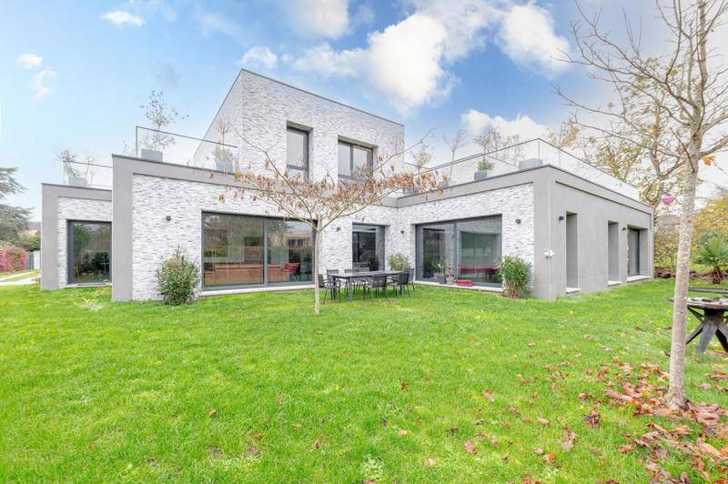 Image de l'annonce VERRIERES LE BUISSON - MAISON D'ARCHITECTE-TERRASSES-JARDIN