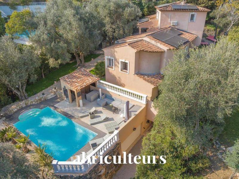 Image de l'annonce Villa d'exception 313m2 aperçu mer, autonome en…
