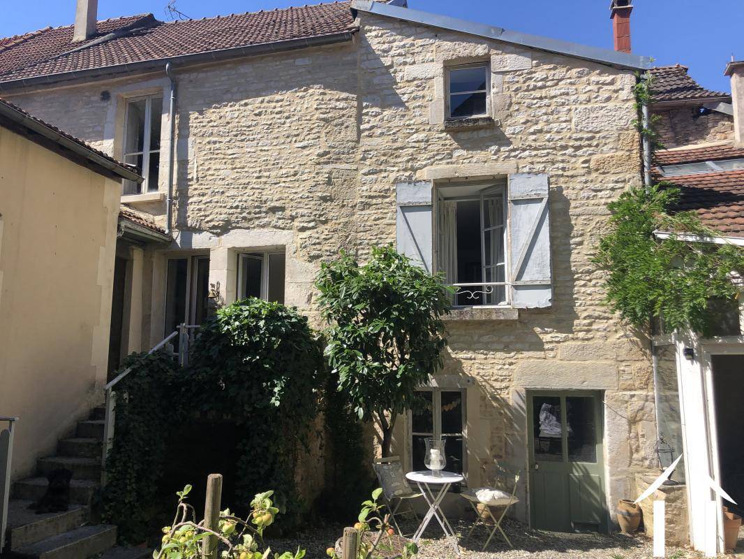 Image de l'annonce Charmante maison avec grand jardin et piscine