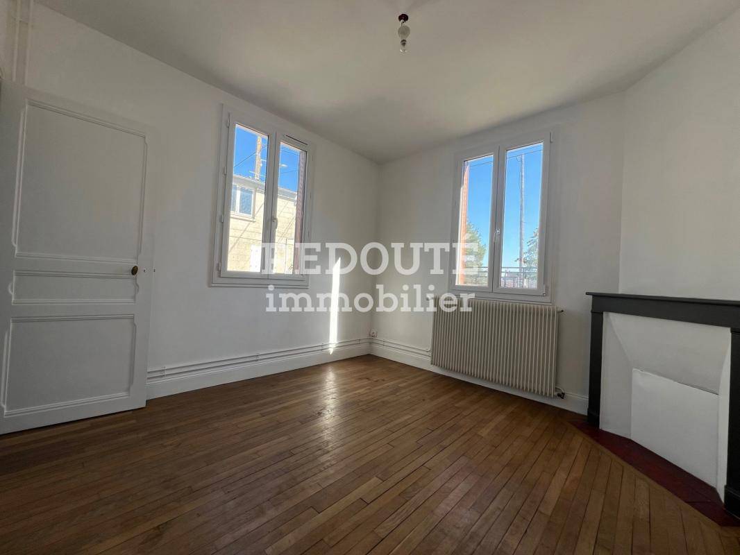 Image de l'annonce À VENDRE - MAISON DE 6 PIÈCES…