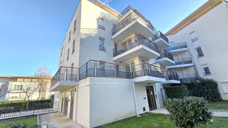 Image de l'annonce Beaux rez de Jardin avec place de…