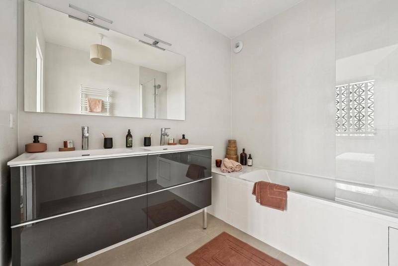 Image de l'annonce **RARE VUE TOUR EIFFEL T5 séjour CATHEDRALE…