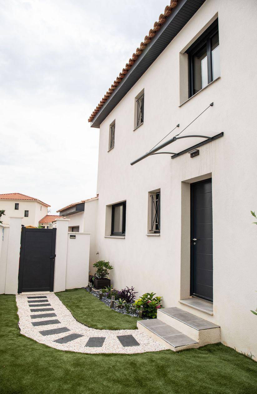 Programme terrain + maison à Peyrolles-en-Provence en Bouches-du-Rhône (13) de 388 m² à vendre au prix de 455000€ - 2