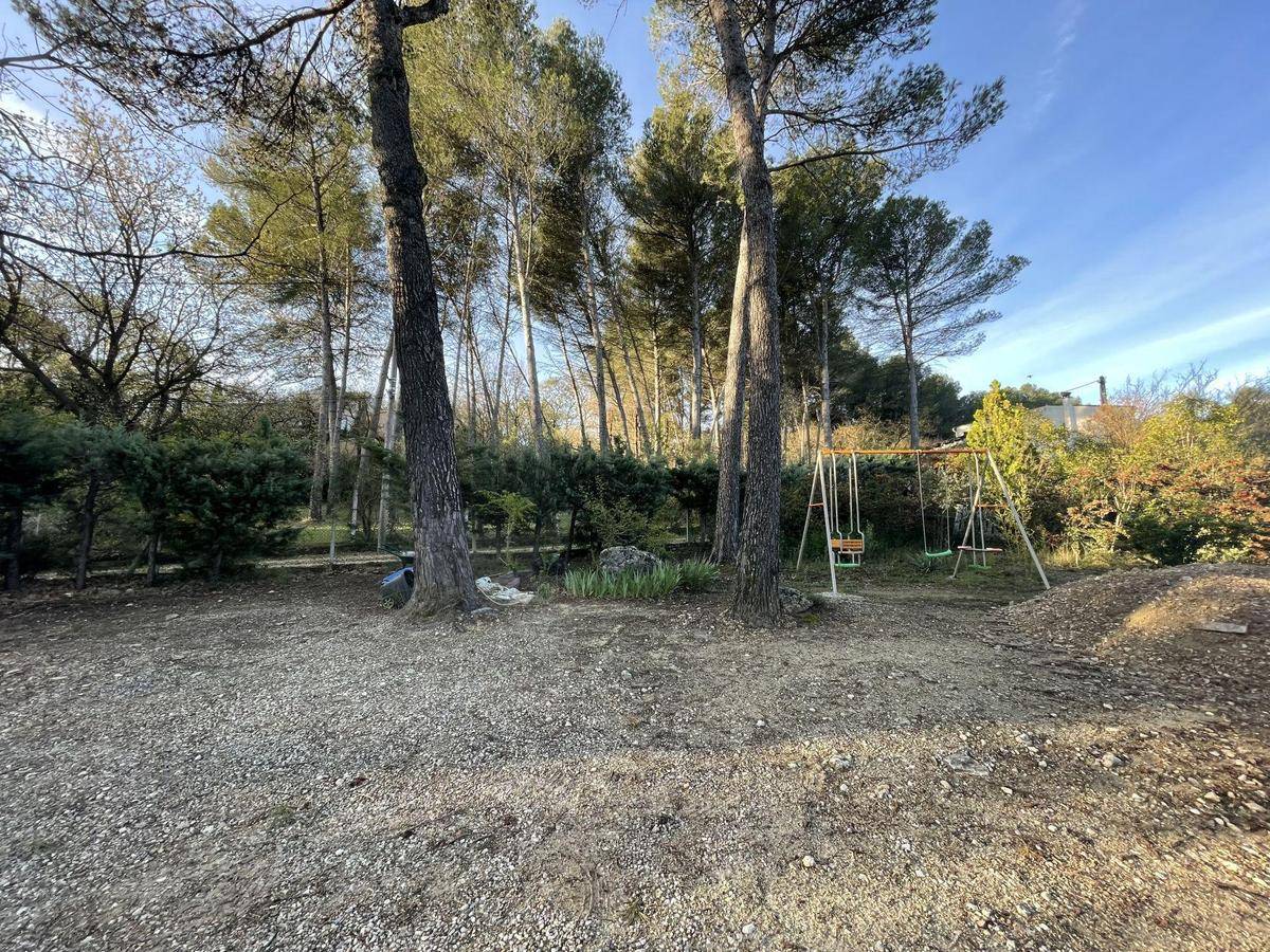 Terrain seul à La Roque-d'Anthéron en Bouches-du-Rhône (13) de 600 m² à vendre au prix de 162000€ - 2