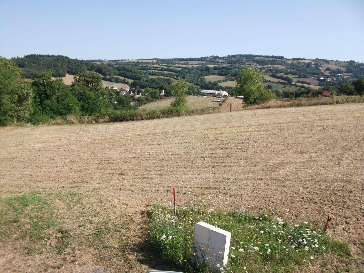 Terrain seul à Lunac en Aveyron (12) de 1075 m² à vendre au prix de 6450€