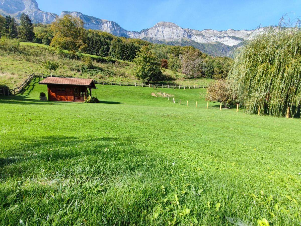 Terrain seul à Magland en Haute-Savoie (74) de 1100 m² à vendre au prix de 220000€ - 1