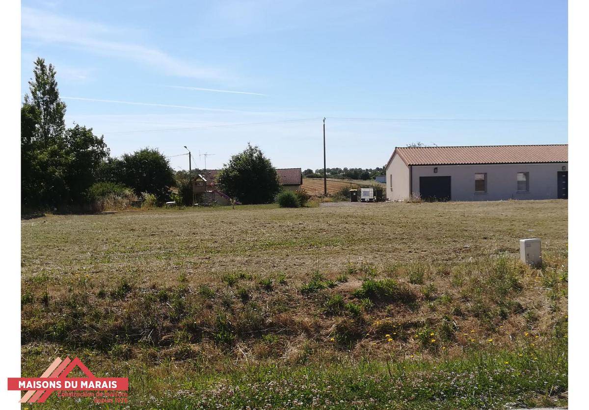 Terrain seul à Saint-Jean-de-Thouars en Deux-Sèvres (79) de 829 m² à vendre au prix de 26000€