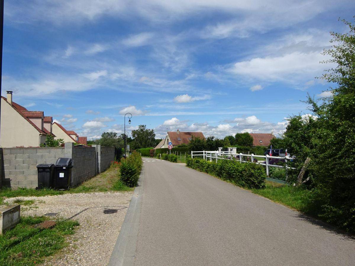 Terrain seul à Le Plessier-sur-Bulles en Oise (60) de 617 m² à vendre au prix de 47500€ - 1
