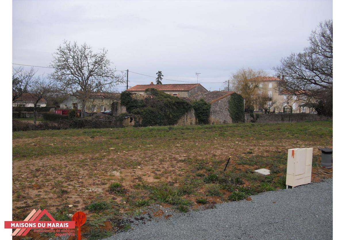 Terrain seul à Coulonges-sur-l'Autize en Deux-Sèvres (79) de 816 m² à vendre au prix de 37800€