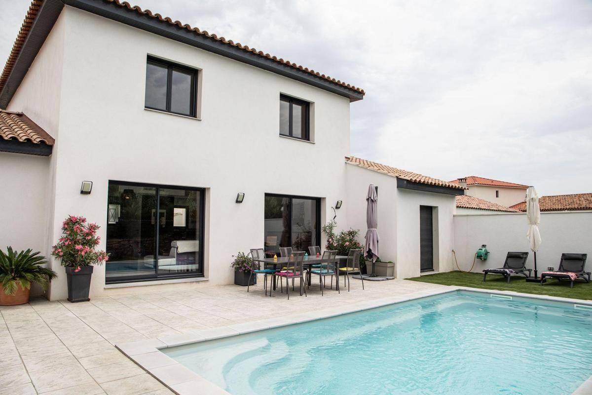 Programme terrain + maison à Peyrolles-en-Provence en Bouches-du-Rhône (13) de 388 m² à vendre au prix de 455000€ - 1