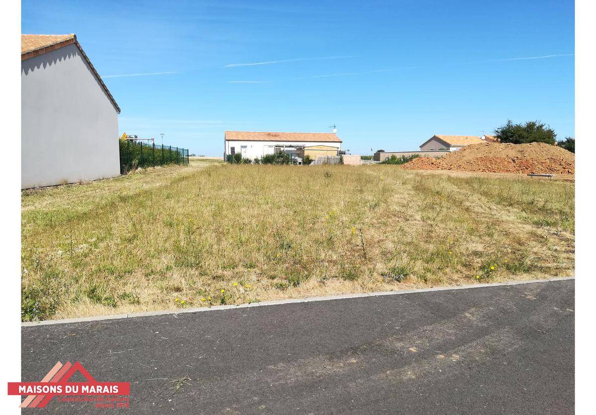 Terrain seul à Saint-Jean-de-Thouars en Deux-Sèvres (79) de 779 m² à vendre au prix de 25200€